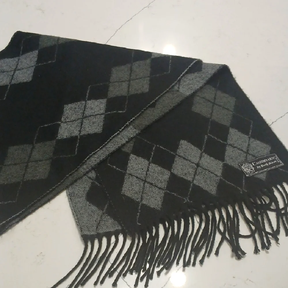 Cashmyarn by Berkshire, Black and Gray Argyle Scarf, 62